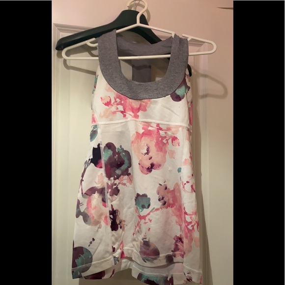 Lululemon activewear tank with reinforced bra - Picture 1 of 2